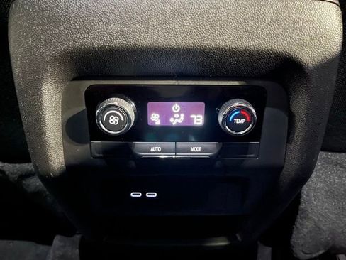 Used 2025 Chevrolet Traverse LT image 19