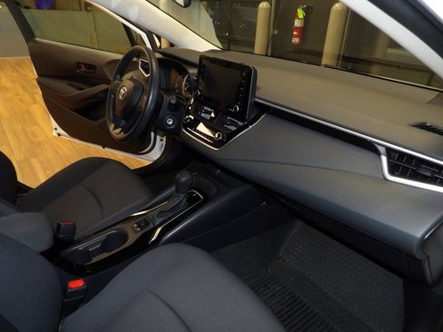 Used 2022 Toyota Corolla LE image 13