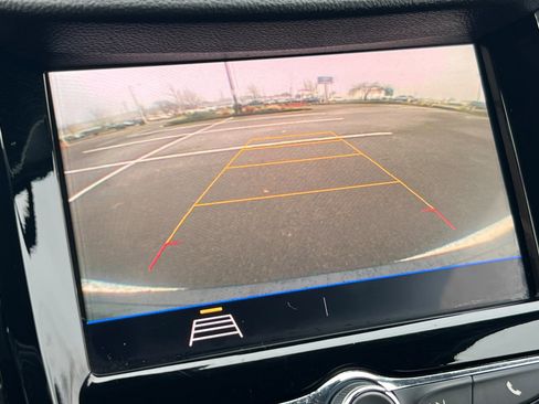 Used 2021 Chevrolet Trax LT w/ LT Convenience Package image 19