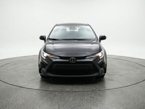 Used 2025 Toyota Corolla LE FWD image 2