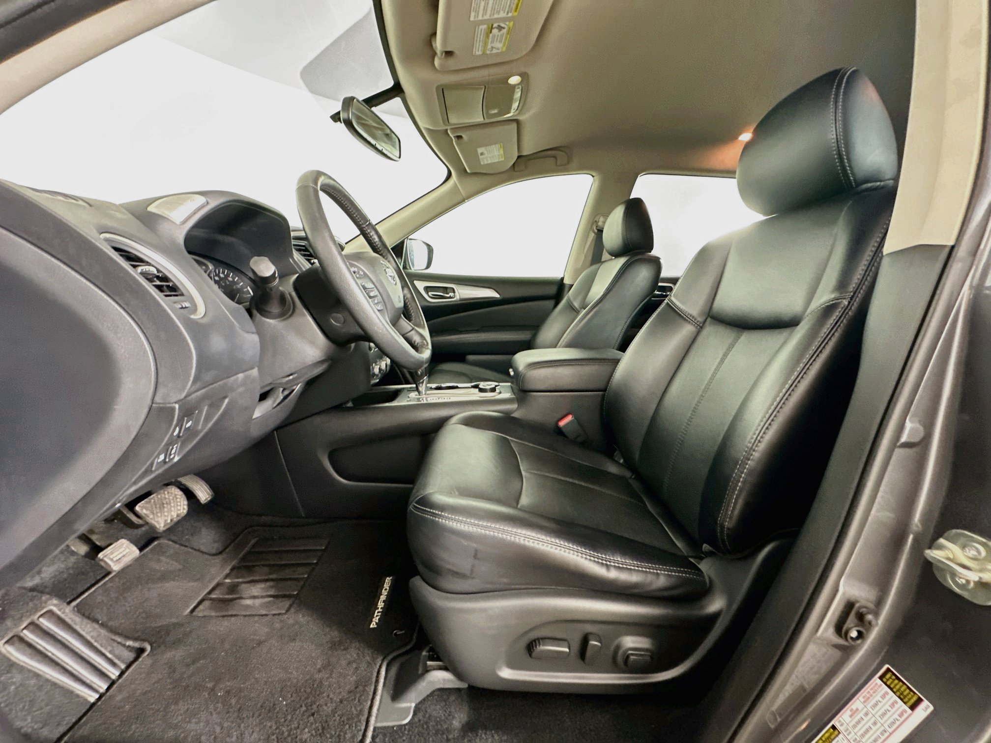 Used 2020 Nissan Pathfinder SL AWD/4WD image 13