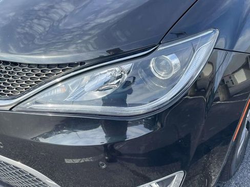 Used 2020 Chrysler Pacifica Touring-L Plus w/ Advanced Safetytec Group FWD image 5