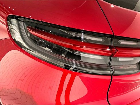 Used 2025 Porsche Macan image 33