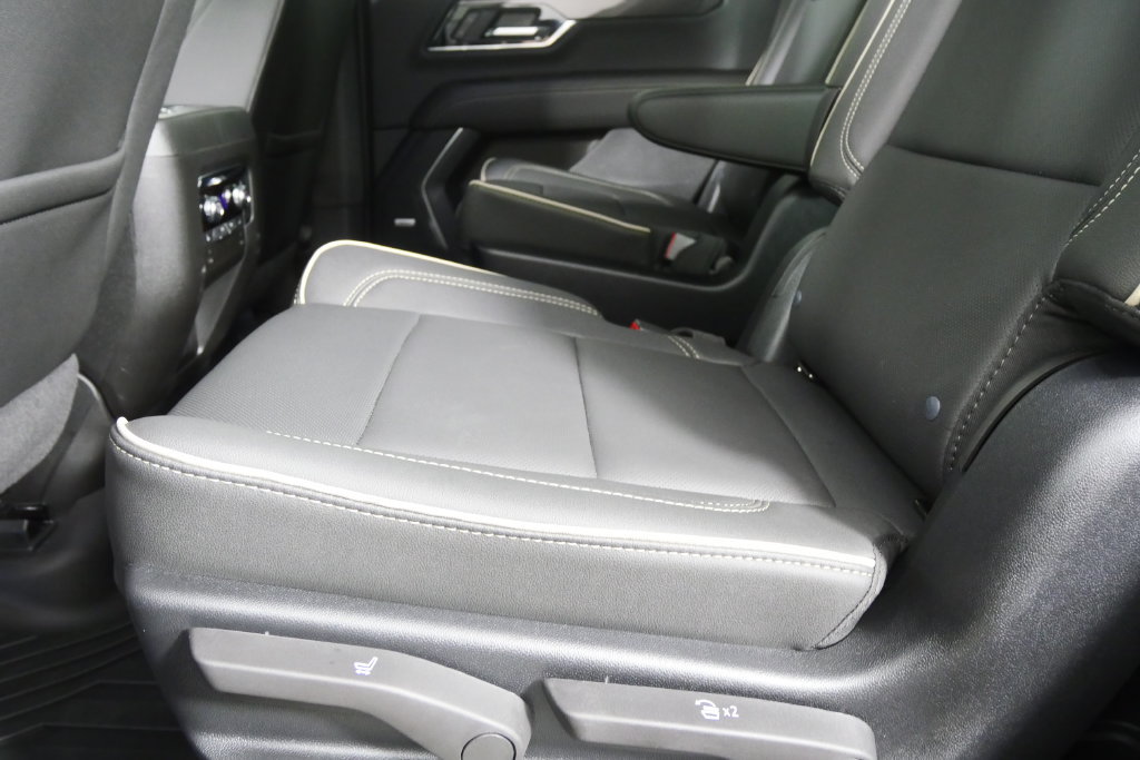 Used 2026 GMC Yukon Elevation AWD/4WD image 15