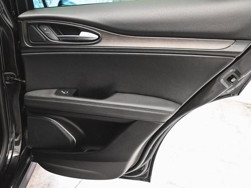 Used 2023 Alfa Romeo Stelvio Ti image 12