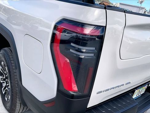 Used 2026 GMC Sierra EV Elevation AWD/4WD image 32