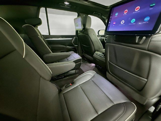 Used 2026 Cadillac Escalade Luxury w/ Touring Package RWD image 30