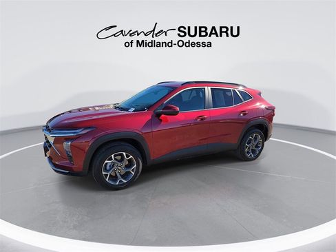 Used 2025 Chevrolet Trax LT image 4