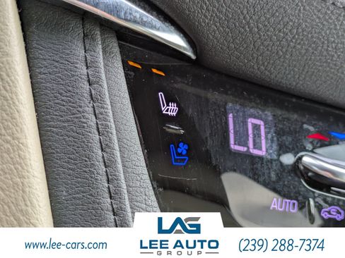 Used 2017 Cadillac XT5 Premium Luxury FWD image 25