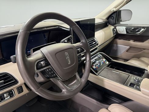 Used 2023 Lincoln Navigator Reserve AWD/4WD image 15