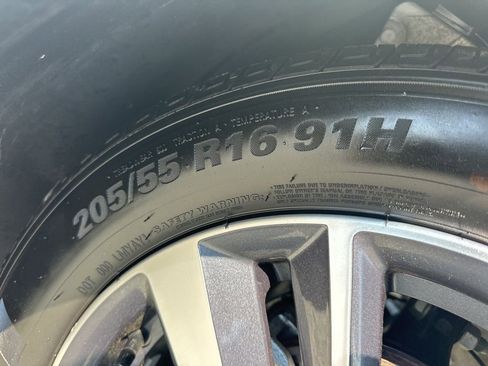 Used 2025 Nissan Versa SV image 27