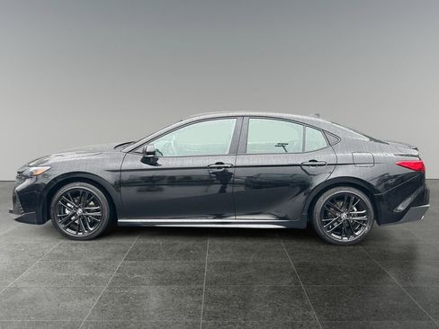 Used 2025 Toyota Camry SE image 4