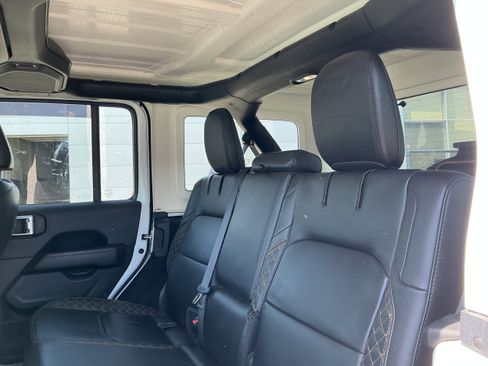 Used 2021 Jeep Wrangler Unlimited Sahara AWD/4WD image 11