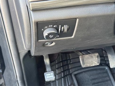 Used 2019 Jeep Grand Cherokee Laredo image 29