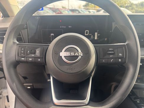 Used 2025 Nissan Kicks SV image 25