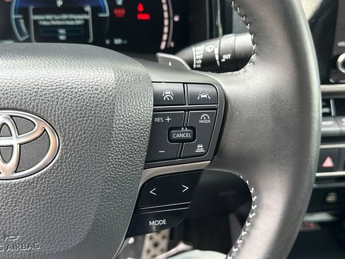 Used 2025 Toyota Camry SE FWD image 19