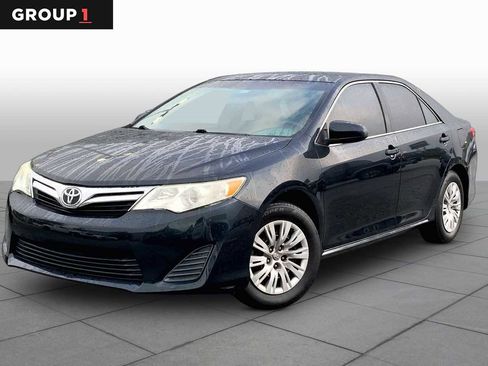 Used 2013 Toyota Camry LE FWD image 1