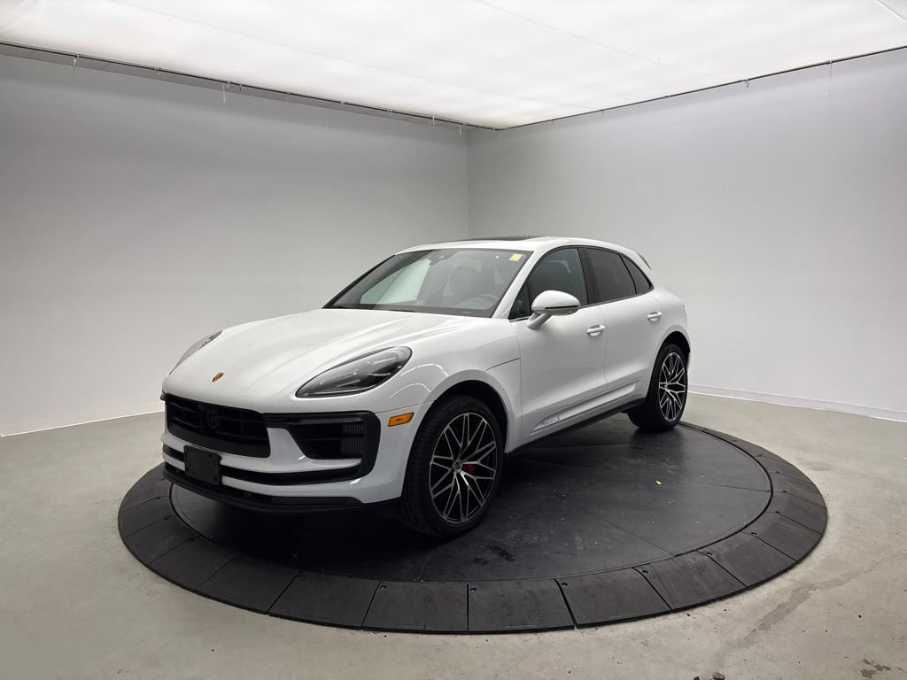 Certified 2023 Porsche Macan S AWD/4WD image 1