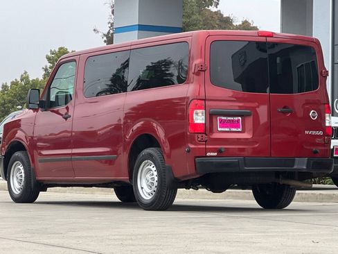 Used 2018 Nissan NV 3500 S RWD image 7