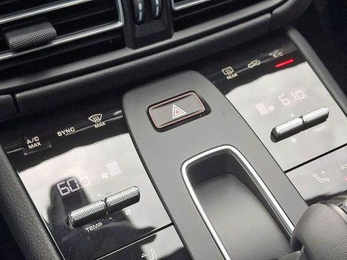 Used 2025 Porsche Macan image 18