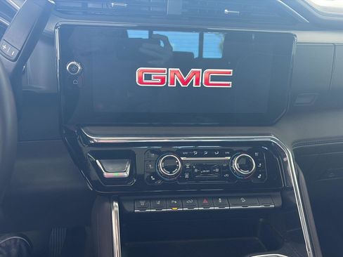 Used 2024 GMC Sierra 2500 Denali AWD/4WD image 12
