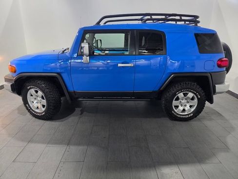 Used 2007 Toyota FJ Cruiser 4WD w/ Upgrade Pkg 1 image 2
