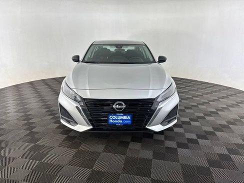 Used 2025 Nissan Altima 2.5 SV FWD image 3