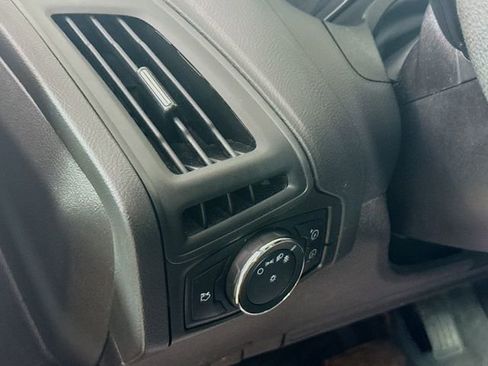 Used 2013 Ford Focus SE w/ SE Winter Pkg FWD image 12