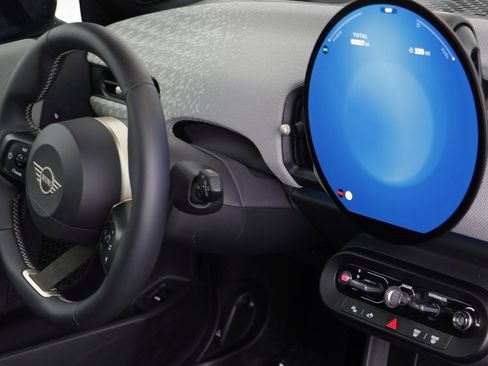 Certified 2025 MINI Cooper 2-Door Hardtop image 19