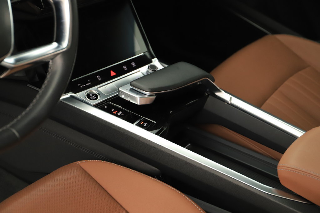 Used 2024 Audi Q8 e-tron Premium Plus AWD/4WD image 17
