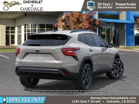New 2026 Chevrolet Trax RS w/ Sunroof Package FWD image 4