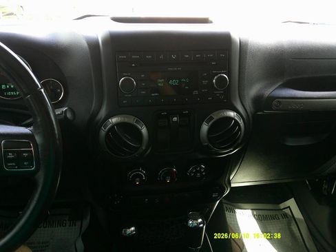 Used 2017 Jeep Wrangler Sport AWD/4WD image 12