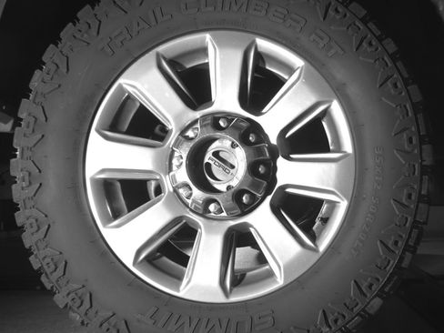 Certified 2017 Ford F350 Platinum w/ Platinum Ultimate Package AWD/4WD image 10