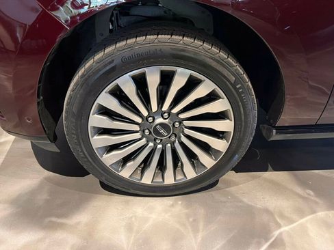 Used 2019 Lincoln Navigator Reserve AWD/4WD image 9