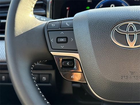 Used 2025 Toyota Camry SE image 27