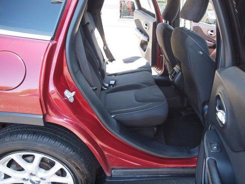 Used 2015 Jeep Cherokee Latitude FWD image 7