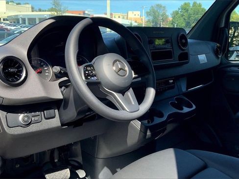 Used 2024 Mercedes-Benz Sprinter 2500 image 13