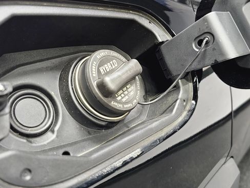 Used 2026 Mercedes-Benz GLE 450e 4MATIC image 32
