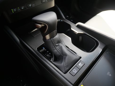 Used 2025 Lexus ES 300h w/ Premium Package image 26