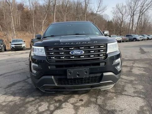 Used 2017 Ford Explorer XLT w/ Equipment Group 202A AWD/4WD image 3