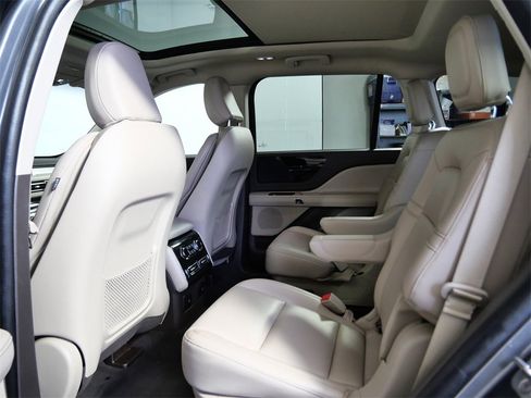 Used 2023 Lincoln Aviator AWD w/ Premium Package image 14
