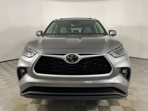 New 2026 Toyota Highlander XLE image 2