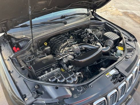 Used 2018 Jeep Grand Cherokee Limited image 26