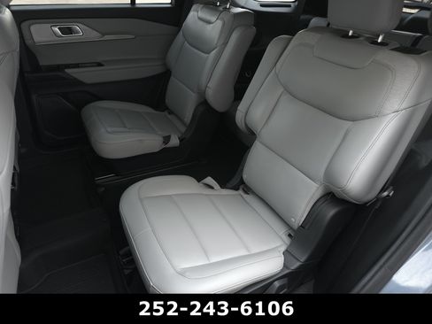 Used 2025 Ford Explorer Active w/ Active Comfort Package RWD image 33