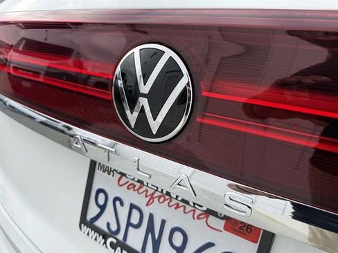 Certified 2025 Volkswagen Atlas Cross Sport SE image 10