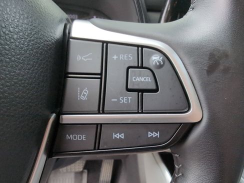 Used 2023 Toyota Highlander XLE FWD image 20