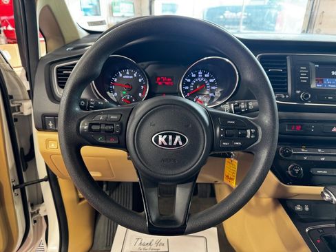 Used 2018 Kia Sedona LX image 19