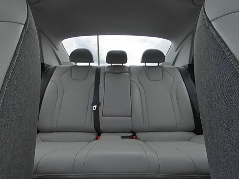 Used 2023 Hyundai Elantra Limited FWD image 33