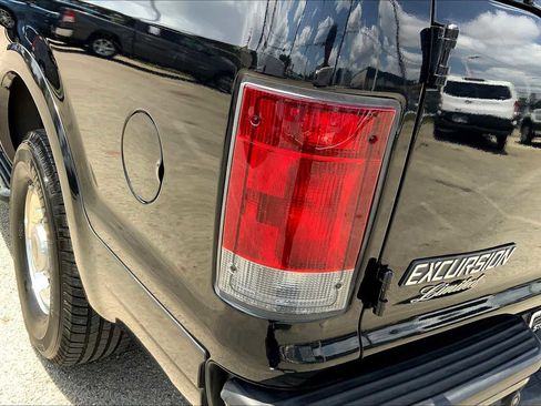 Used 2005 Ford Excursion Limited image 28