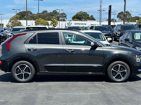 New 2026 Kia Niro FWD image 3